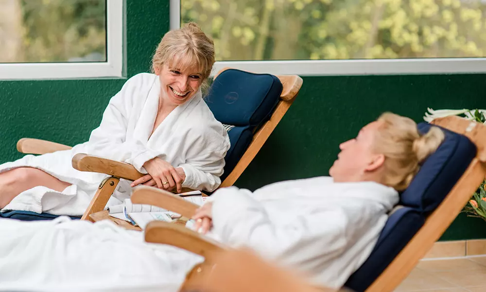 Tageskarte für Pool & Sauna, opt. Rücken-Massage/Dinner für 1-2 Pers.