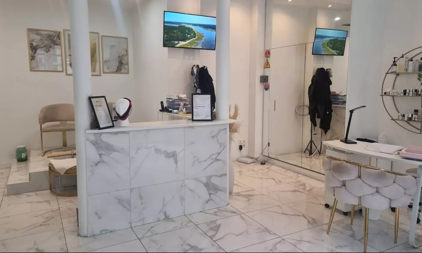 Extension de cils pose naturelle ou complète avec méthode au choix à l'institut Sweet Body By Mina