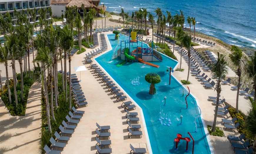 Image 8: ✈4-Day 5* Hilton Tulum Resort Stay with Air from Great Value Vacations