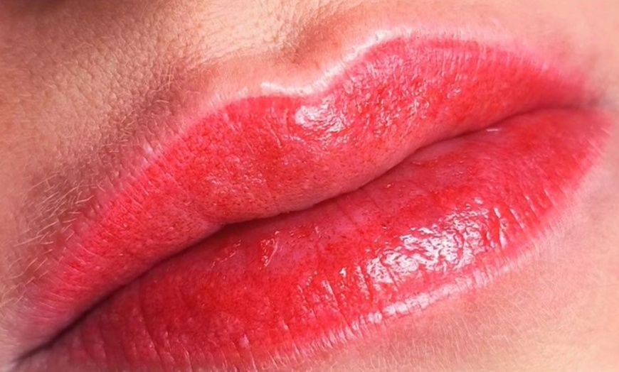 Image 3: Podkreślający urodę makijaż permanentny