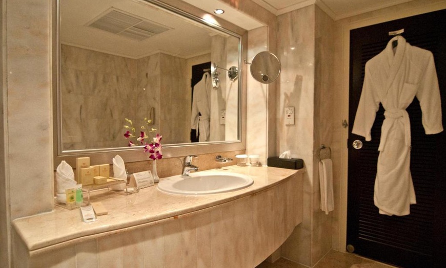 Image 5: Al Ain: One Night 5* Stay with Wi-Fi & Access to All Resort Facilities