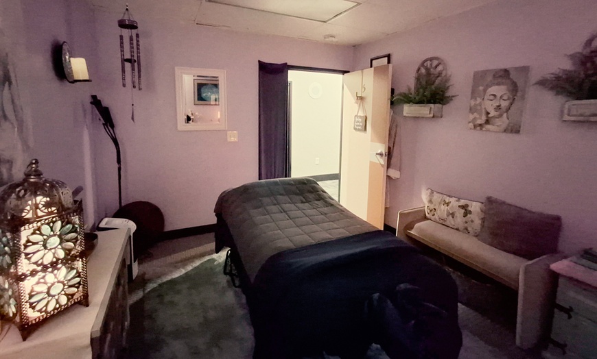 Image 6: 60/90-min Full Body Swedish / Deep Tissue Massage w/ Hot Stones & More