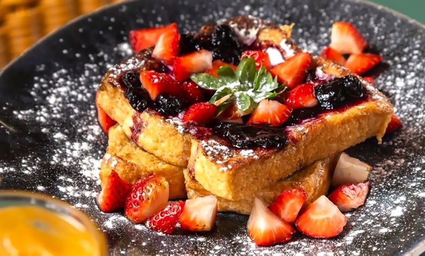 Image 4: Menú con gran variedad de platos y copa de vino para 2 o 4 personas