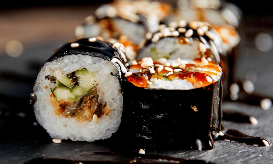 Image 3: Menú japonés fusión Sushikaya o Hoki con entrante, sushi y bebida