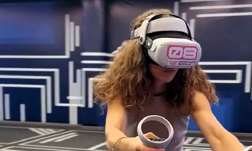 Image 2: 1 o 2 entradas a sesión de realidad virtual a elegir para una persona