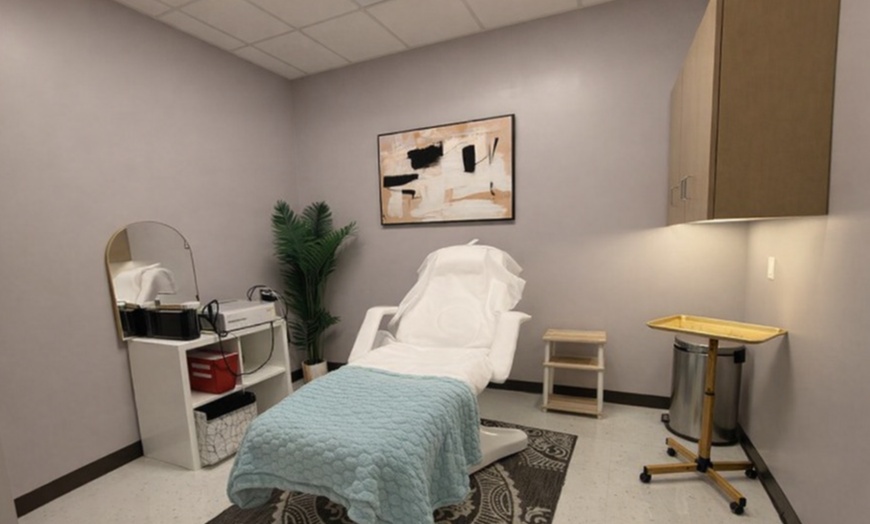Image 2: 20, 40, or 60 Units of Xeomin Treatments for Softening Aging Lines
