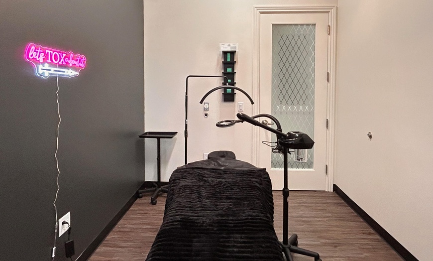 Image 2: Revitalize with One, Three or Five 60-Minute Oxygen Glow Facial