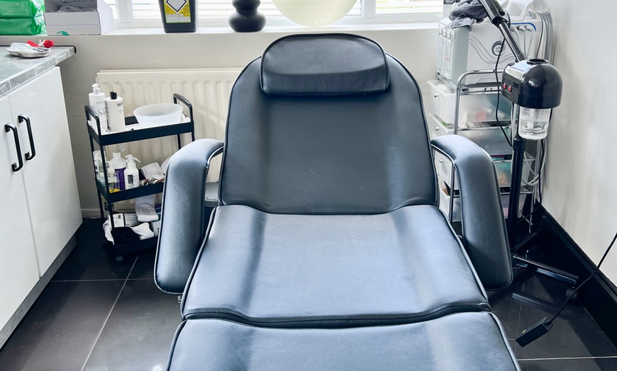 Image 2: Rejuvenate with One Session of HIFU For Neck, Full or Both 