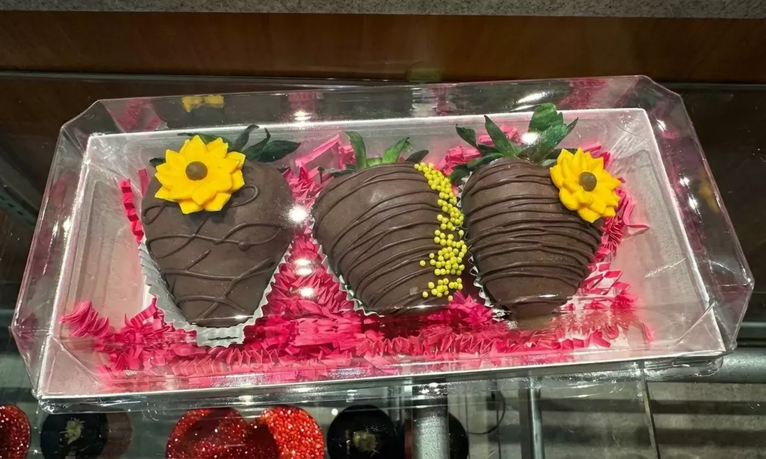 Indulge in Gourmet Berries: 6, 12, or 24 Pieces at Ooooo So Berry