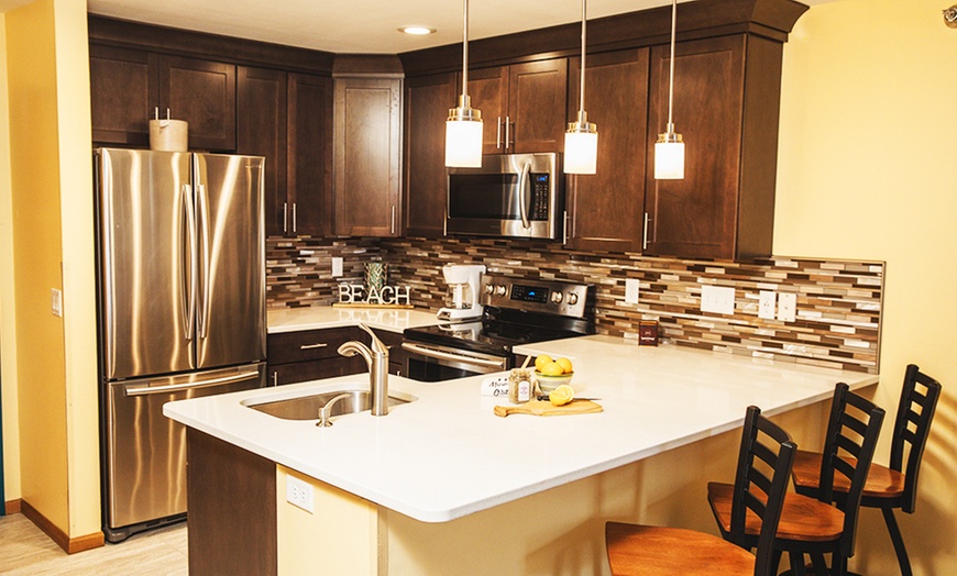 Image 6: Member-Only Deal: The Cove of Lake Geneva