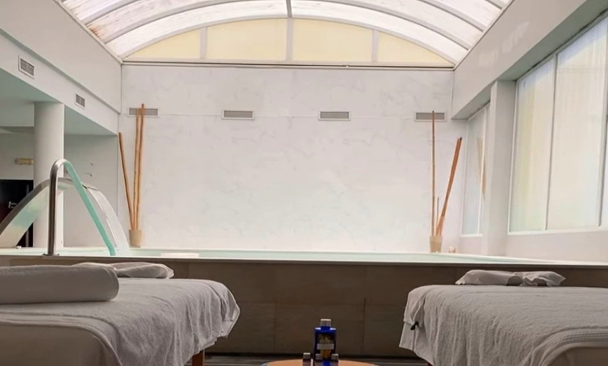 Image 5: Circuito Spa con copa de cava y opción a masaje para 1 o 2 personas