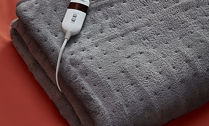 Image 3: Silentnight Luxury Heated Throw
