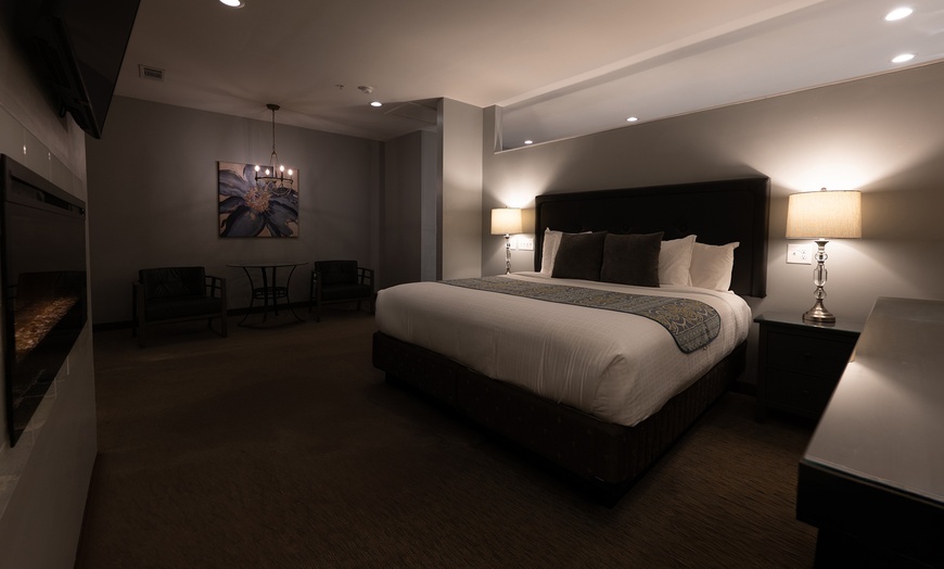 Image 9: Private, In-Room Swimming Pools at Belamere Suites Hotel
