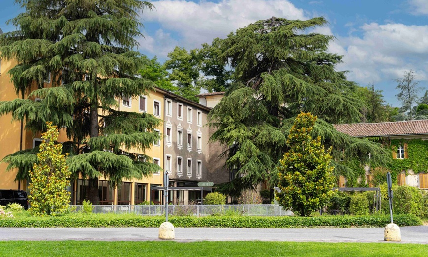 Image 21: Lago d'Iseo: camera matrimoniale o tripla con colazione e Spumante