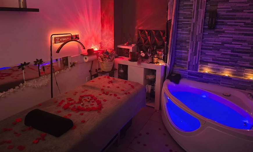 Image 1: Ritual relajante para dos con masaje y opción a head spa, facial y más