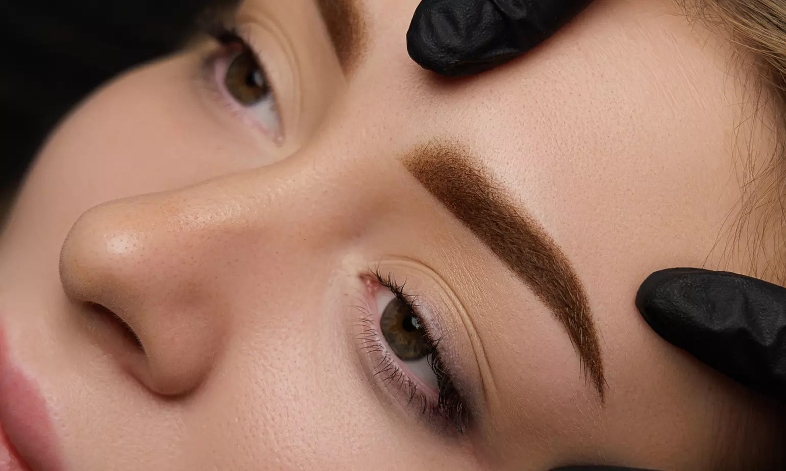 Jusqu'à 69% remise Maquillage permanent chez Gabrielle Beauty