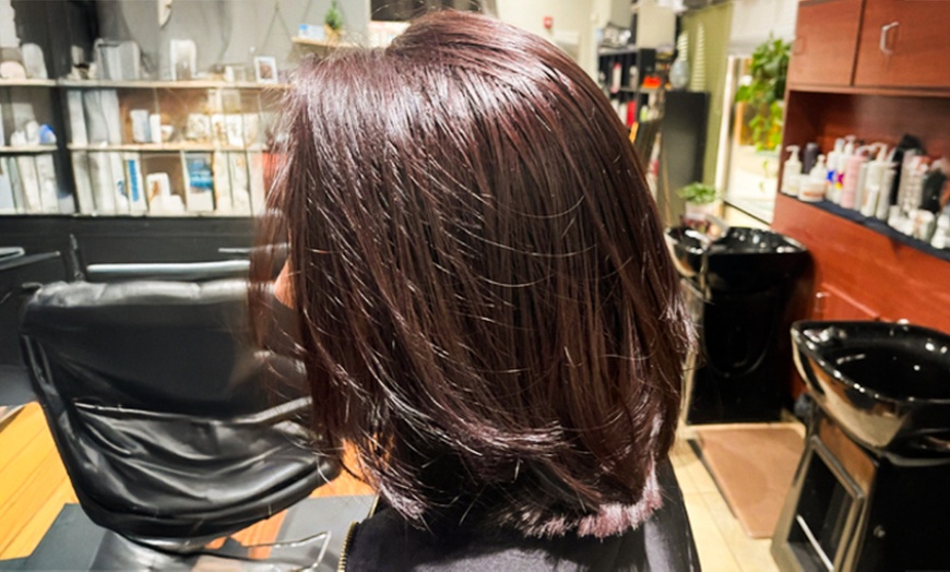 Image 1: Get a Fresh Look with Haircut and Highlights Options
