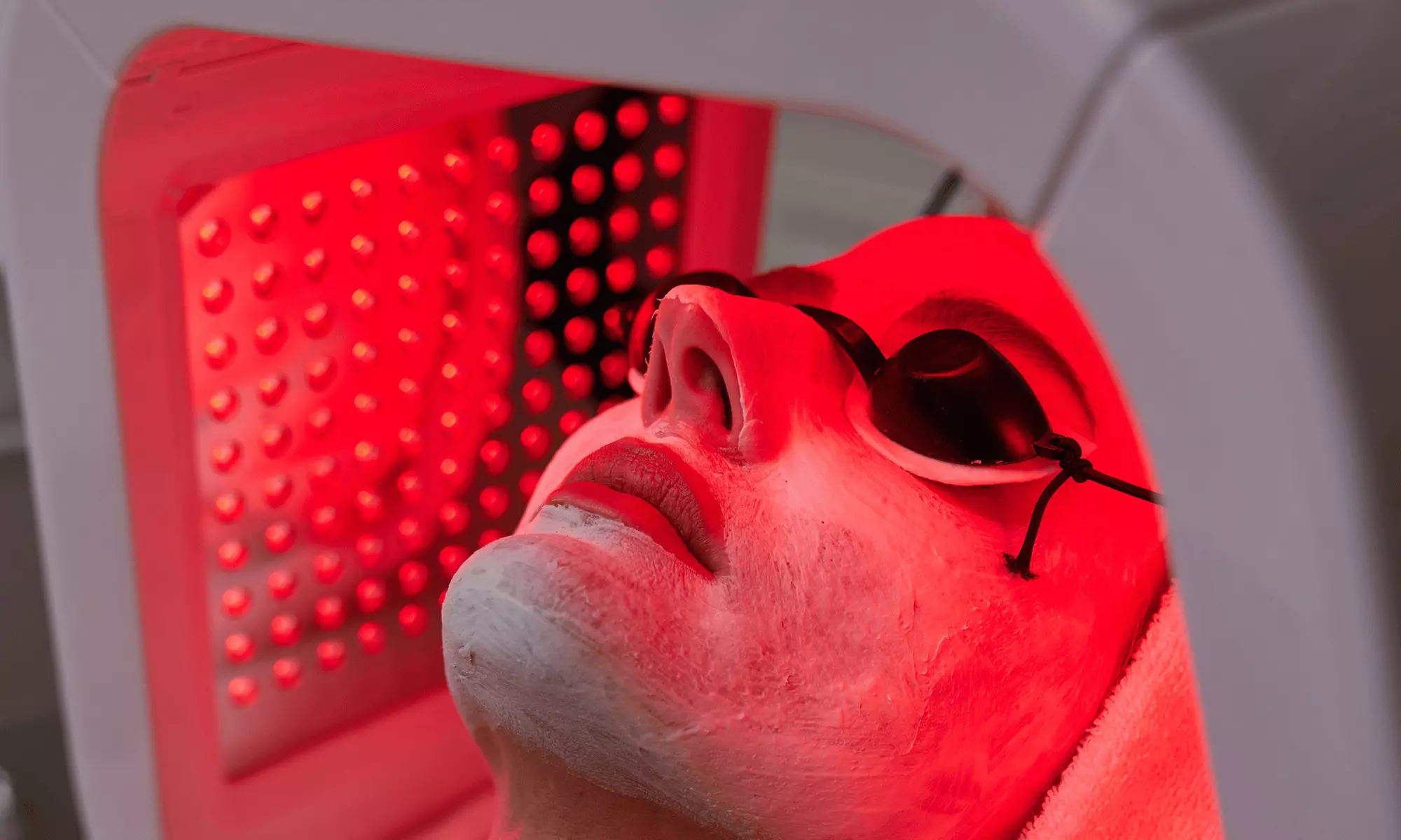 Diamond Microdermabrasion with LED Light Therapy / Vit C Organic Mask