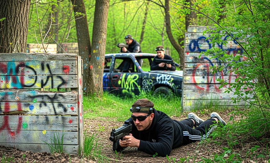 Image 4: Bez siniaków, tylko adrenalina: paintball laserowy dla nawet 12 osób 