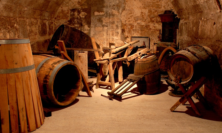 Image 4: Visite libre du Musée du Vin et du Négoce et dégustation de vin