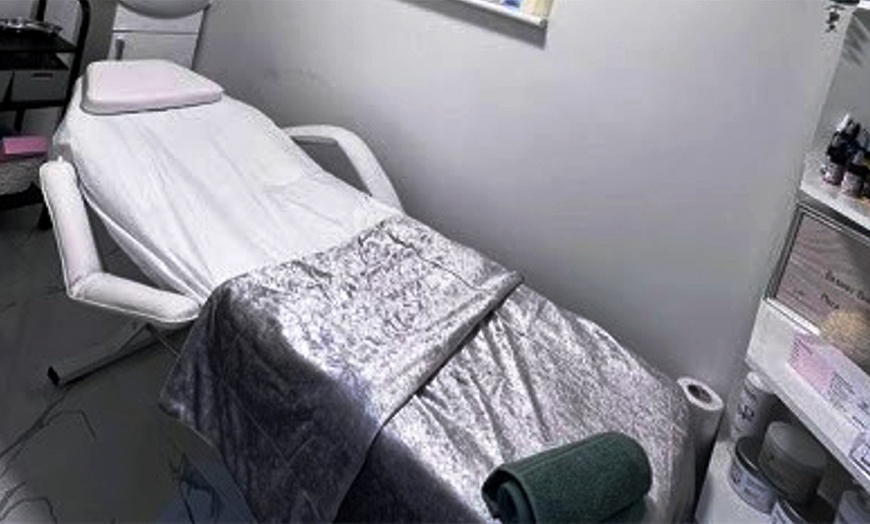 Image 2: Embrace Relaxation with a 30 or 60-Minute Deep Tissue Massage