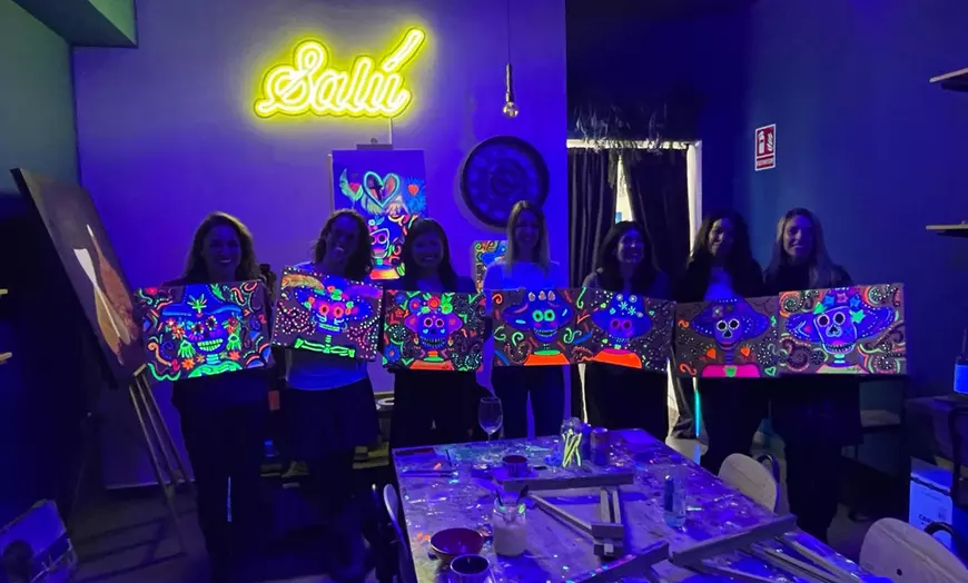 Image 1: Taller de pintura de 2 h con picoteo y vino ilimitado para 1 o 2 pax.