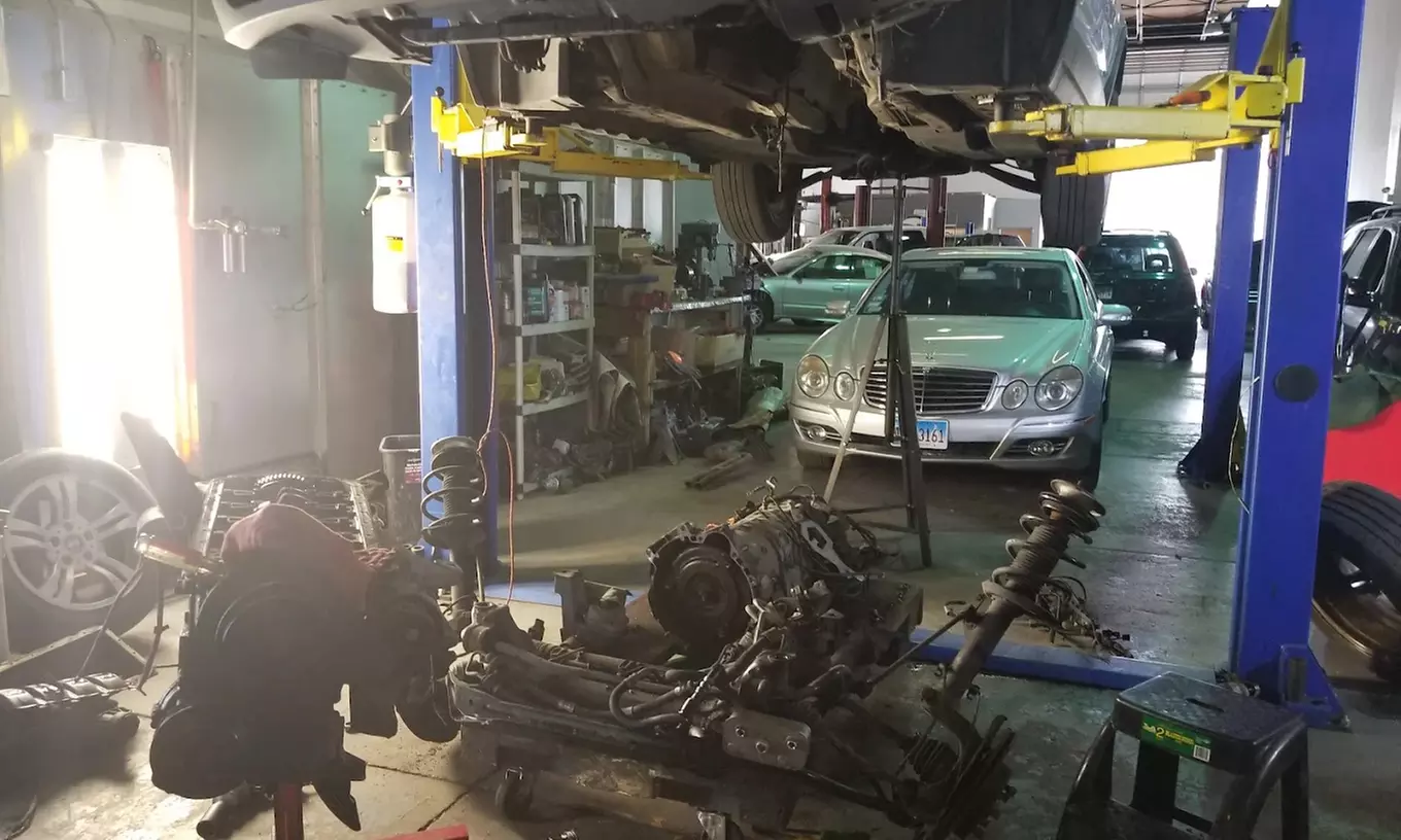 Expert Oil Changes: Engine Protection & Performance Boost