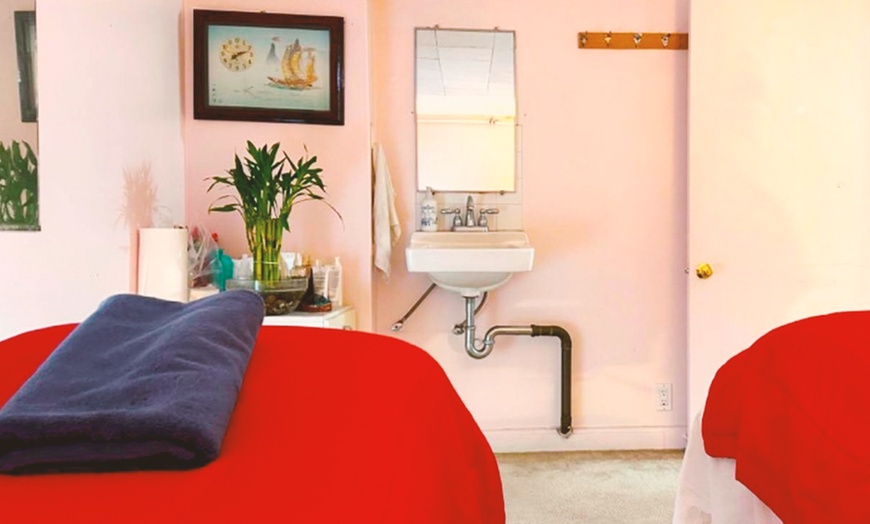 Image 2: Unwind with a 60 or 90 Minute Sweidsh Massage or Hydra Facial