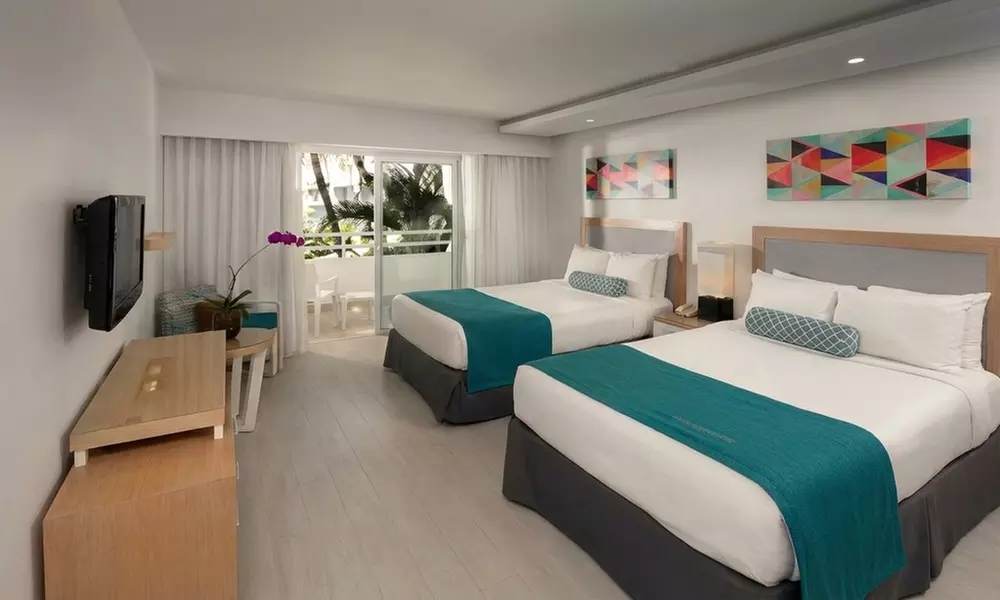 ✈ 4 or 7-Night All Inclusive Dominican Republic Vacation with Air