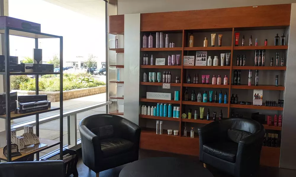 Revitalizing Men's Haircuts with Scalp Massage Treatment
