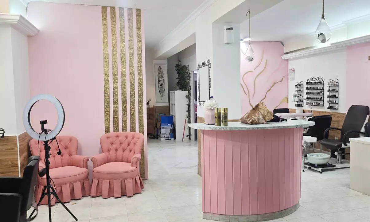 Manicura y/o pedicura y aplicación de gel o uña en Melany Santana