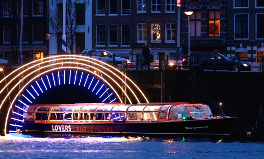 Image 2: Naviguez sur les canaux illuminés au Festival des lumières d'Amsterdam