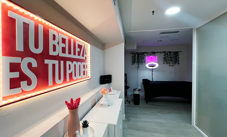 Image 3: Limpieza facial con extracción, exfoliación y mascarilla hidratante