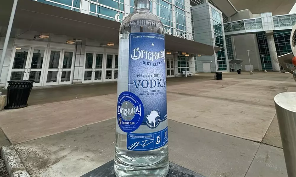 Cocktails or 16 oz Beers & 1-L Bottles of Vodka to Take Home