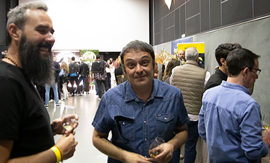 Image 2: Entrada para 2 personas, experiencia de cata de ron y ginebra