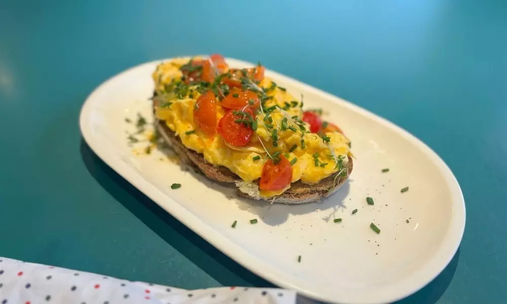 Reichhaltiges modernes Frühstück nach Wahl für 1 bis 4 Personen