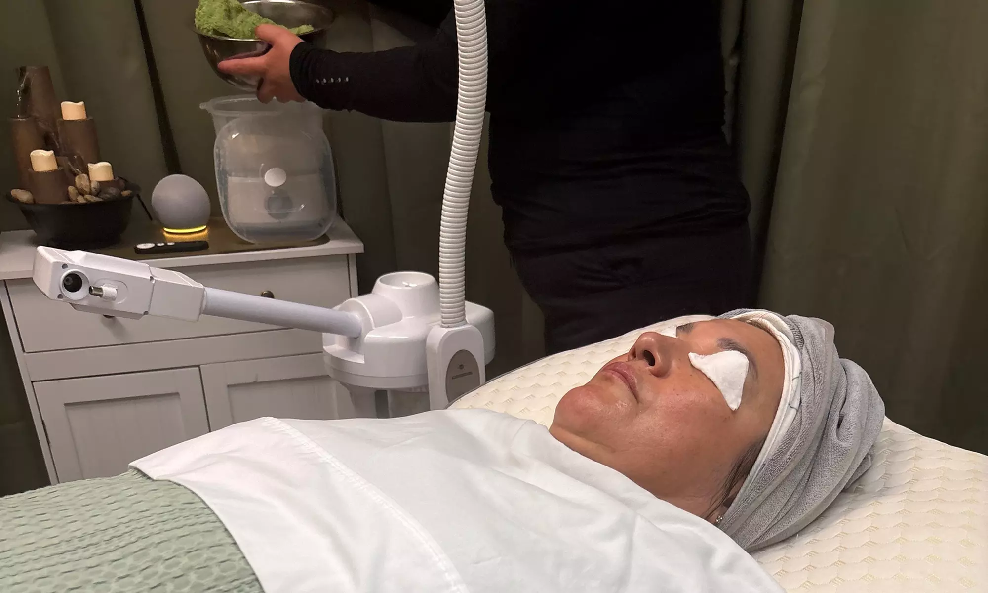 Signature Facial with Aromatherapy Foot Soak and Paraffin Treatment