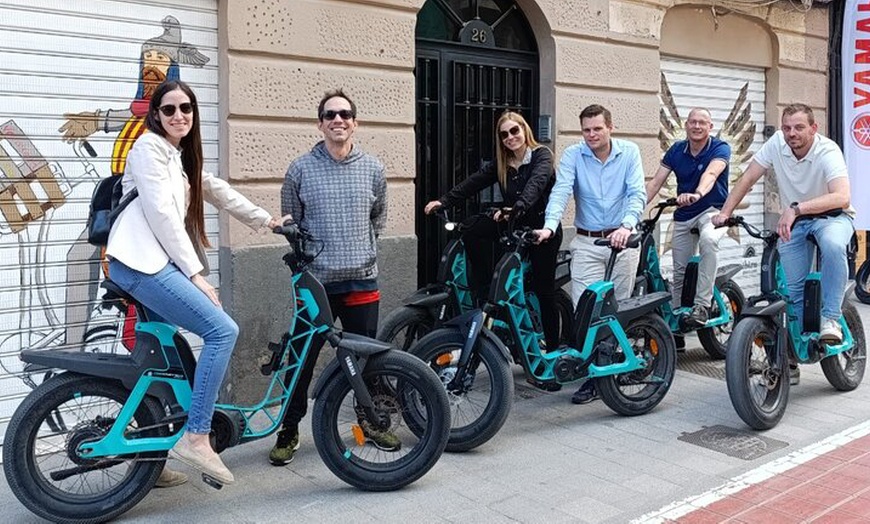 Image 2: Tour guiado por Valencia en bicicleta clásica o eléctrica para 2 o 4