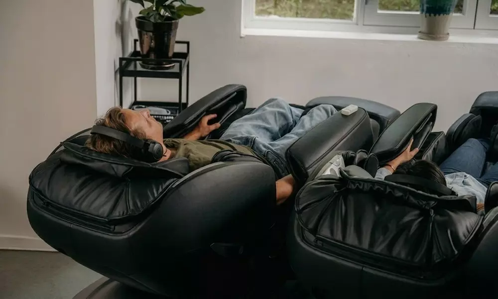 Betreed de oase van ontspanning: Full Body massagestoel in hartje Adam