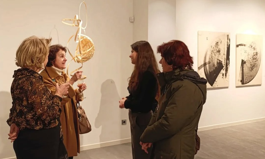 Image 10: Taller de posavasos de mosaico en galería de arte en Madrid centro