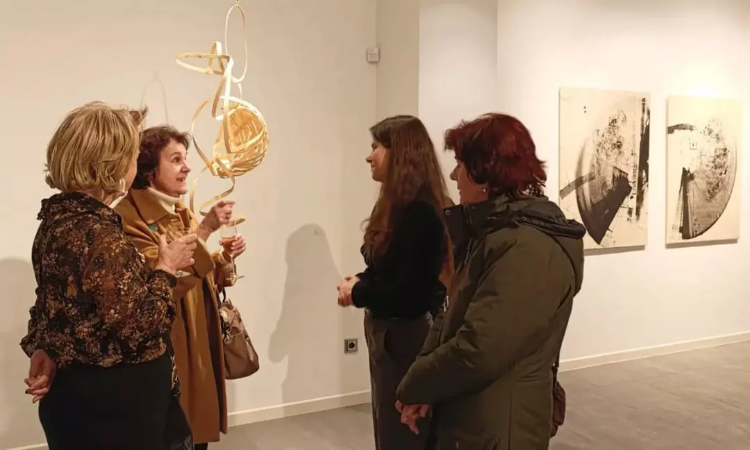 Taller de posavasos de mosaico en galería de arte en Madrid centro