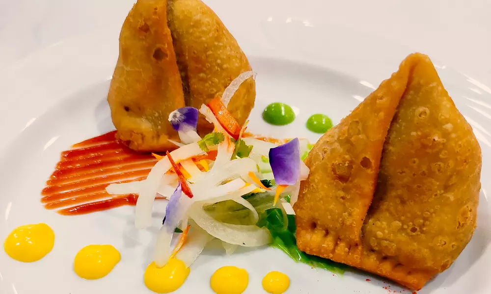 Menú degustación indio con entrantes, principales, arroz, pan naan, postre y bebida para 2 o 4 personas, al 56% - Second Medium