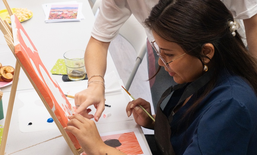 Image 13: Taller para 1 o 2: pintura de cuadro o tote bag, o clase de maquillaje