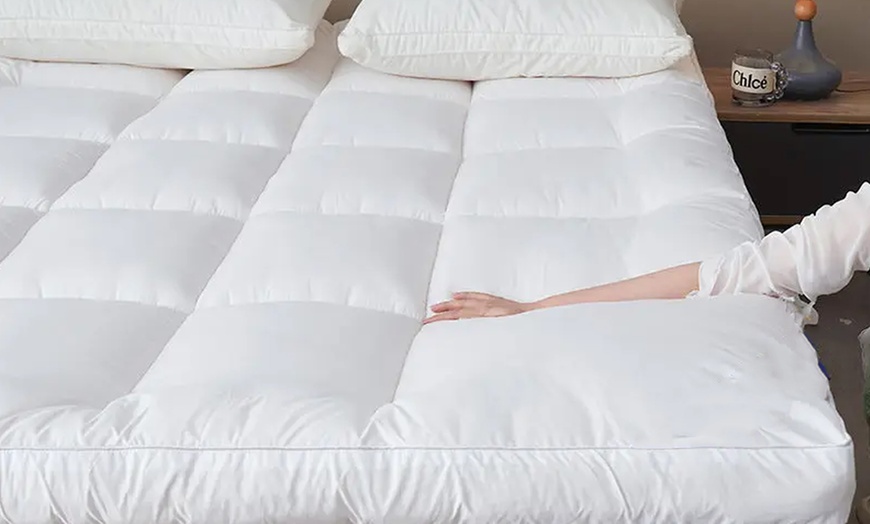 Image 3: Surmatelas bi-technologie à mémoire de forme et microfibres, Sampur
