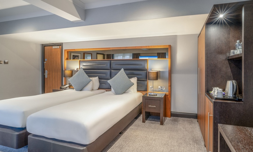 Image 4: Felbridge: Double Standard with Breakfast