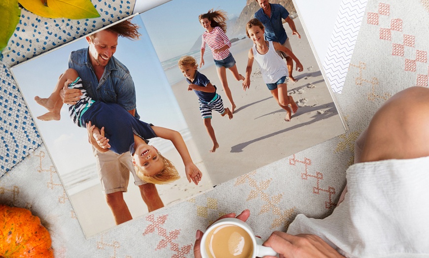 Image 1: Livre photo à couverture souple et papier photo avec Photo Gifts