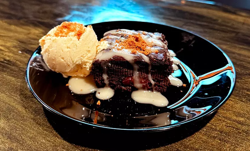 Image 16: Menú de hamburguesa smash o prime para 2 o 4 personas, postre y bebida
