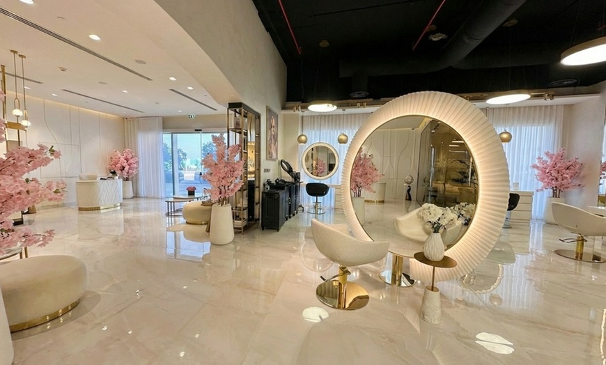 Image 3: Relaxing Full Body, Deep Tissue, Slimming, or Hot Stone Spa Treatment