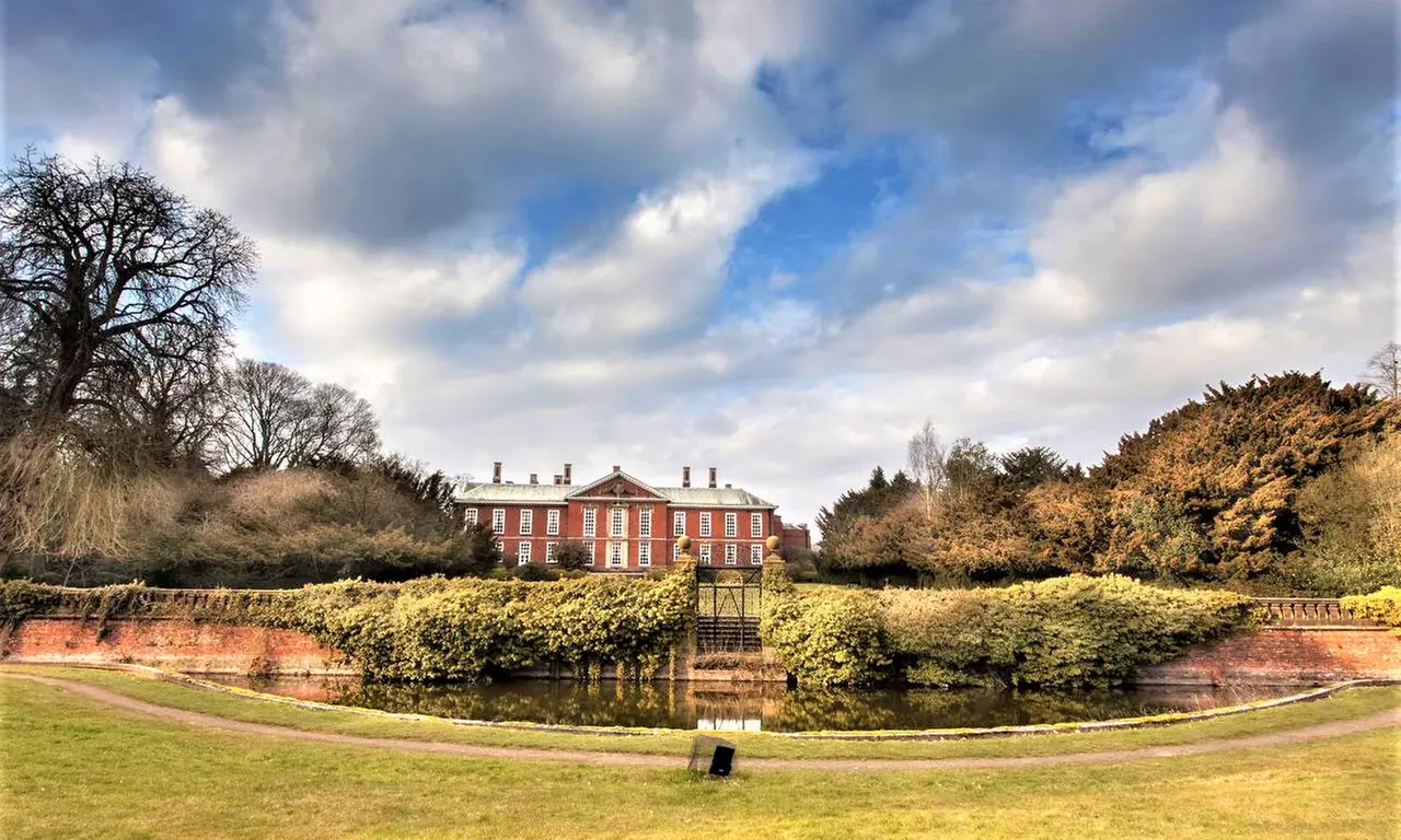Warwickshire: 1 Night for Two with Breakfast and Three-Course Dinner at Bosworth Hall Hotel - Primary Image