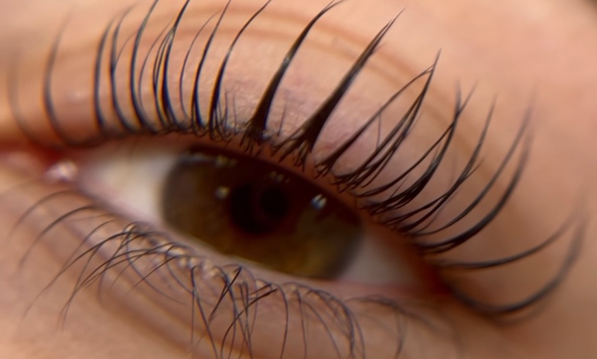 Image 5: Rehaussement de cils et brow lift